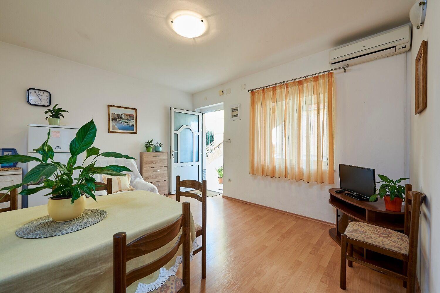 Apartment Ivanka - 200 m from sea Trogir Exteriör bild
